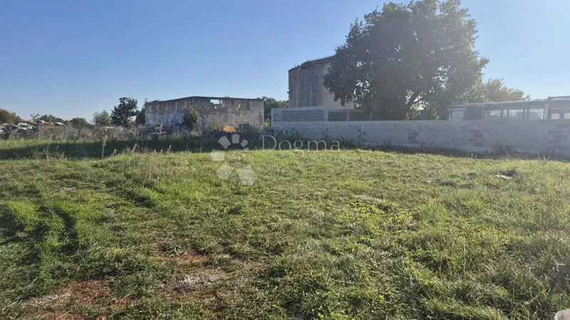 474 m2-es építési telek Marčana ipari övezetében – 3