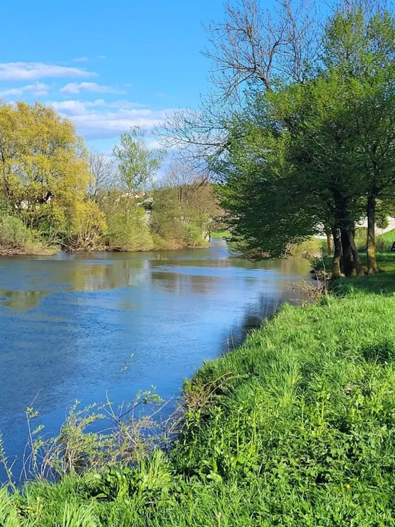 Ogulin, građevinsko zemljište uz rijeku Dobru, površine 970m2