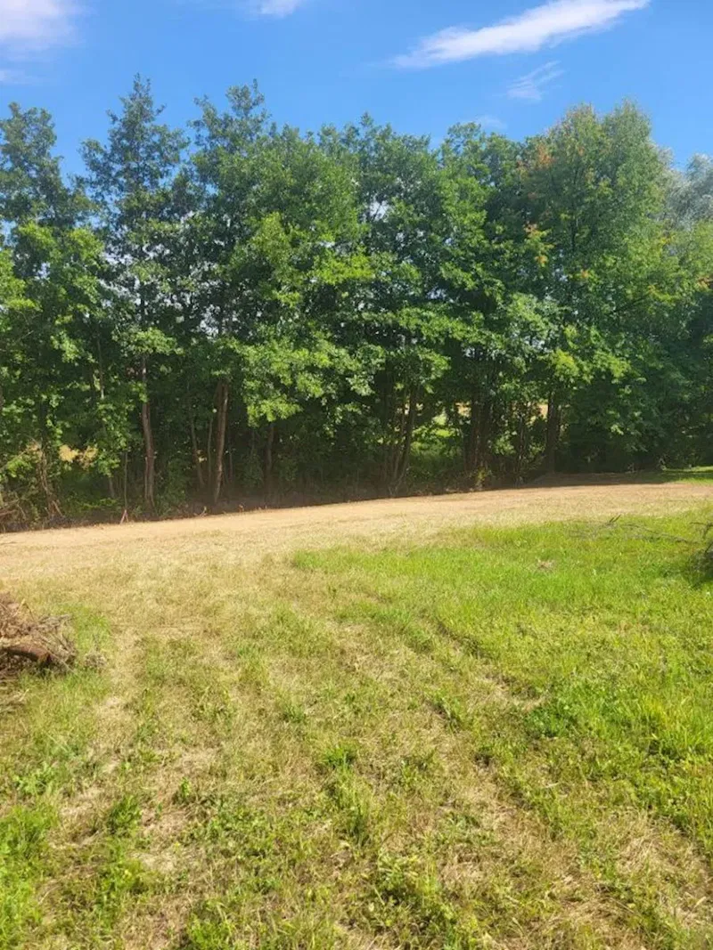 Ogulin , OKOLICA - građevinsko zemljište uz potok površine 1410m2
