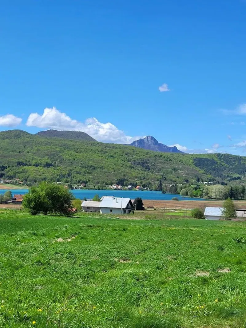 Građevinsko zemljište na jezeru Sabljaci u Ogulinu, površine 2300 m2