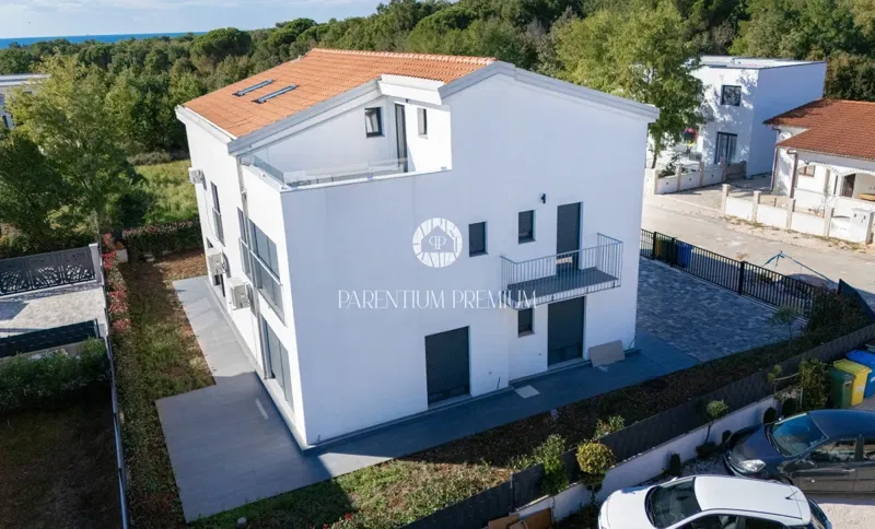 Spacious semi-detached house in a quiet neighbourhood near Poreč – 2