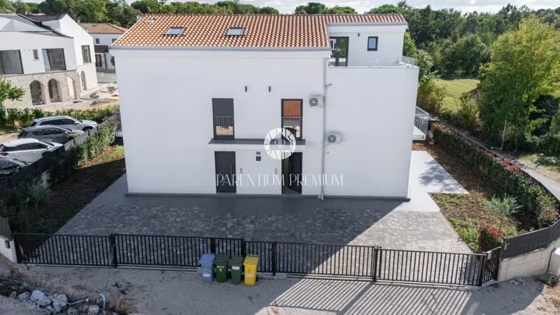 Spacious semi-detached house in a quiet neighbourhood near Poreč – 3