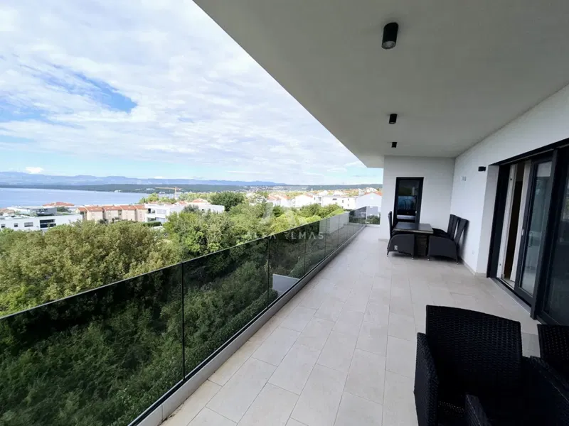 Malinska, luksuzni penthouse s bazenom i pogledom na more! id 648