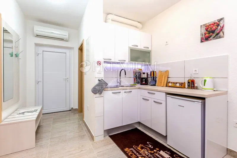Malinska, apartman s uređenom okućnicom i parkingom! – 3