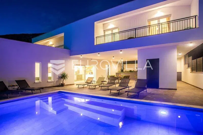 Dugi rat, Jesenice, modern newly built villa with panoramic views – 3