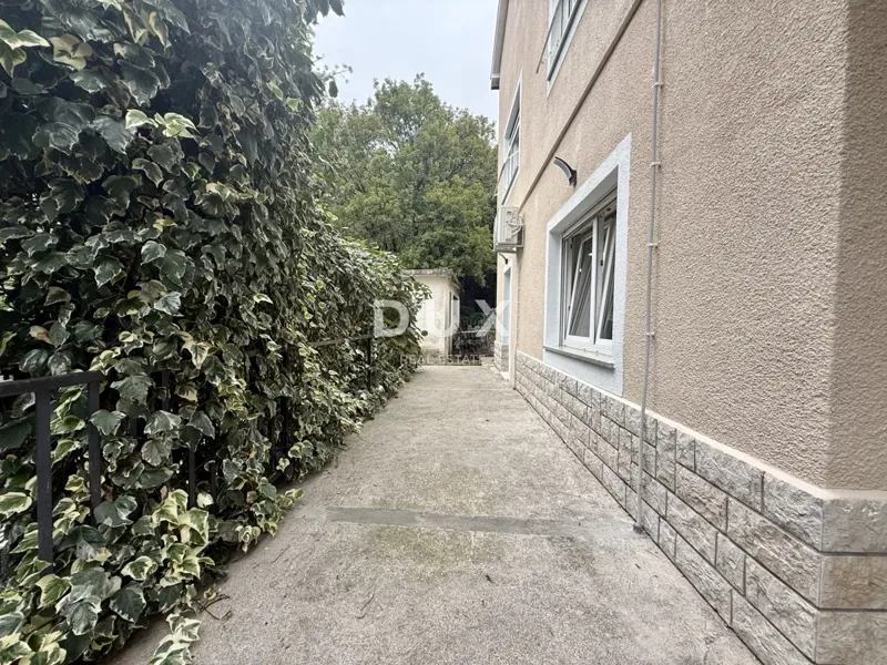 RIJEKA, S.DRAGA - Tágas, 115 m2-es apartman nagy terasszal és grillezővel! – 2