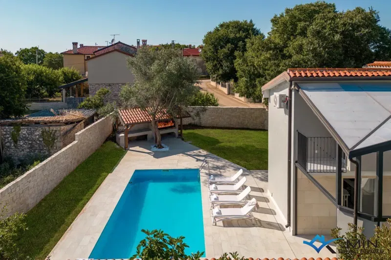 Detached house with swimming pool near Novigrad – 3