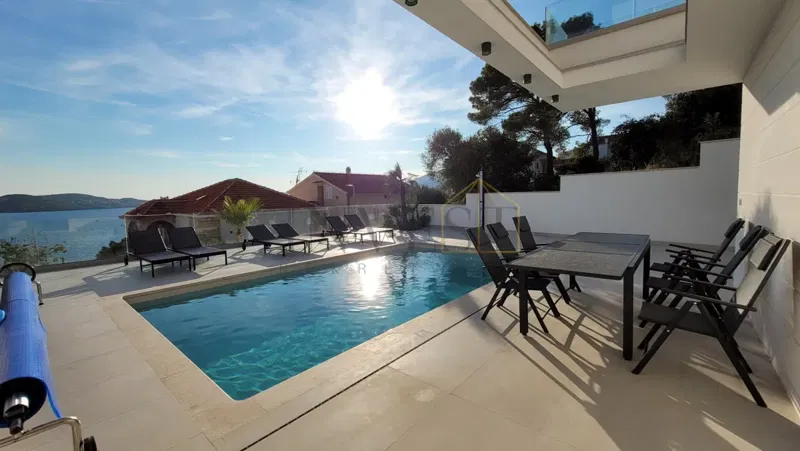ČIOVO-BEAUTIFUL VILLA WITH SEA VIEW – 3