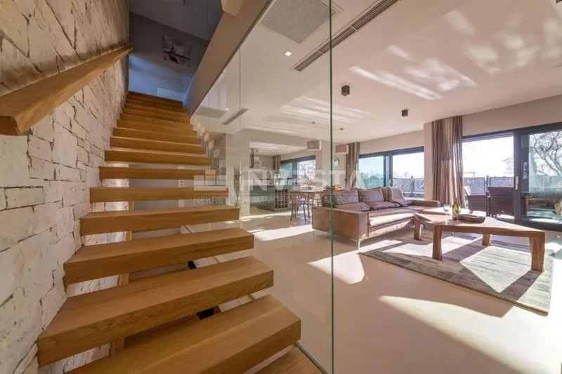 Modern villa near the sea – 3