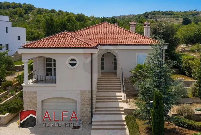 Croazia, Vodice: Villa di lusso per famiglie in vendita, con piscina, garage e vista mare – 2