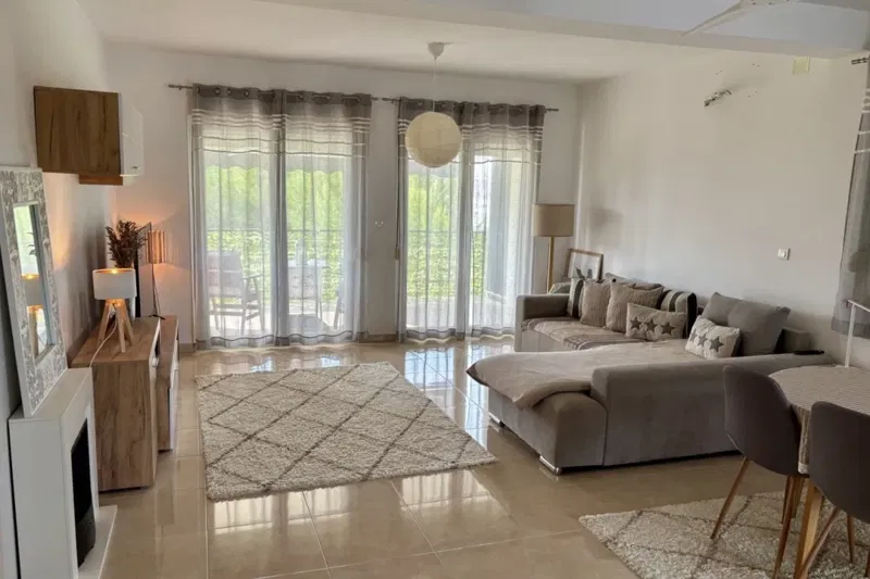 Spacious Two-Bedroom Apartment with Terrace and Garden – 3