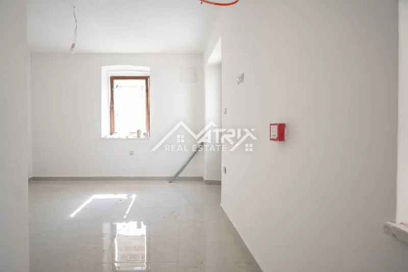 Vodnjan, renovirana kuća u centru s 4 stambene jedinice – 3