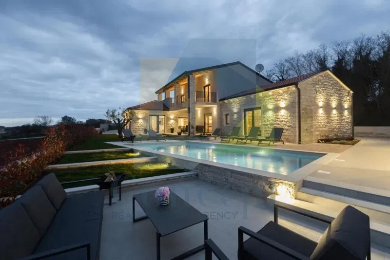 Poreč, Surroundings, Luxury Villa with a Spacious Garden on the Edge of the Settlement – 2