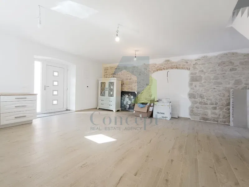 Poreč, Surroundings, Renovated Duplex with Three Bedrooms and Sea View – 2