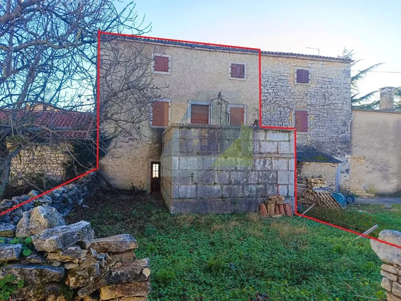 Poreč, surroundings, House for renovation with additional building – 2