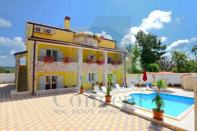 Poreč, dintorni, Imponente casa con 4 unità abitative, 11 km dal mare – 2
