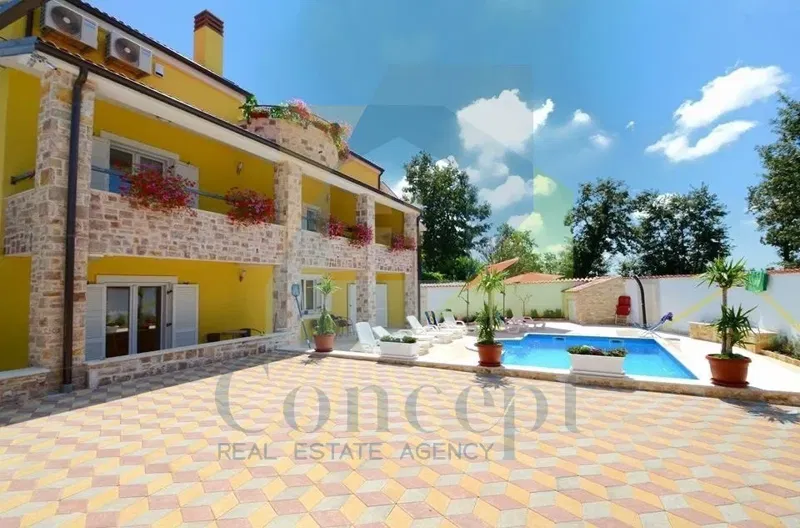 Poreč, dintorni, Imponente casa con 4 unità abitative, 11 km dal mare – 3