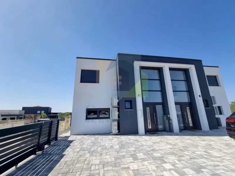 Rovinj, Kanfanar, Two Modern, Luxurious Split-Level Houses in an Excellent Location, 8 km from the Sea – 3