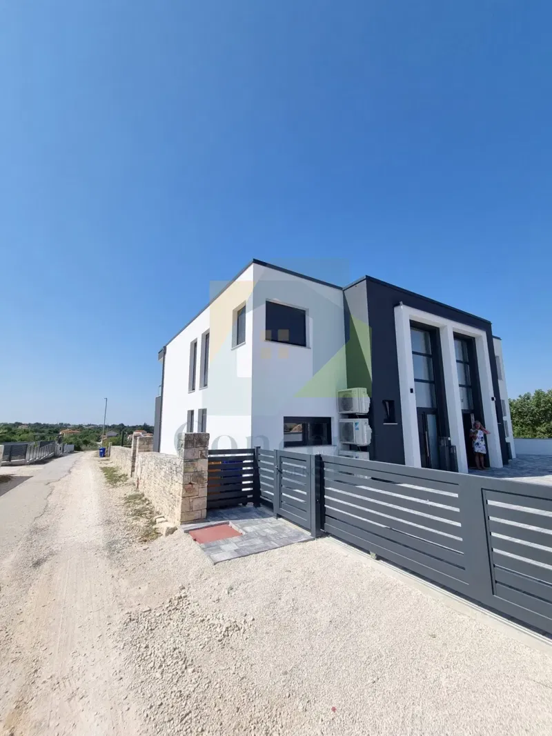 Rovinj, Kanfanar, Doppia moderna, lussuosa casa con piscina, 8 km dal mare – 2