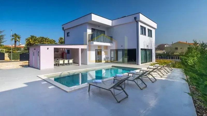 Poreč, Suburb, Modern Villa with Pool in an Excellent Location, 800 m from the Sea – 2