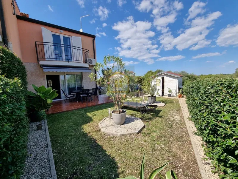 Poreč, dintorni, Casa alla fine della fila con giardino in ottima posizione, a 3 km dal mare – 2