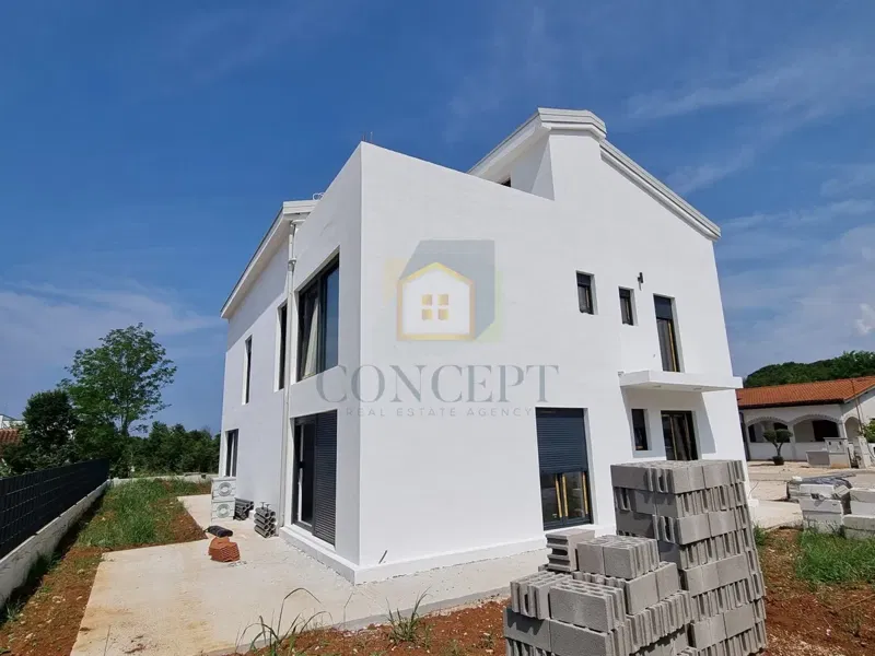 Poreč, nearby area, Semi-Detached House with Garden in an Excellent Location, 3 km from the Sea – 2
