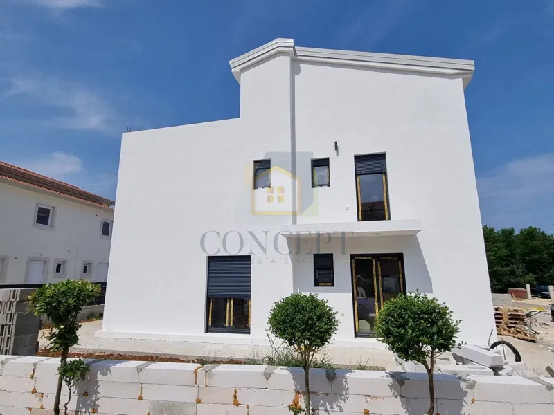 Poreč, nearby area, Semi-Detached House with Garden in an Excellent Location, 3 km from the Sea – 3