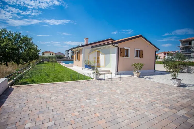 Poreč, Surroundings, Ground Floor House with Pool and Land for Another House, 7 km from the Sea – 2