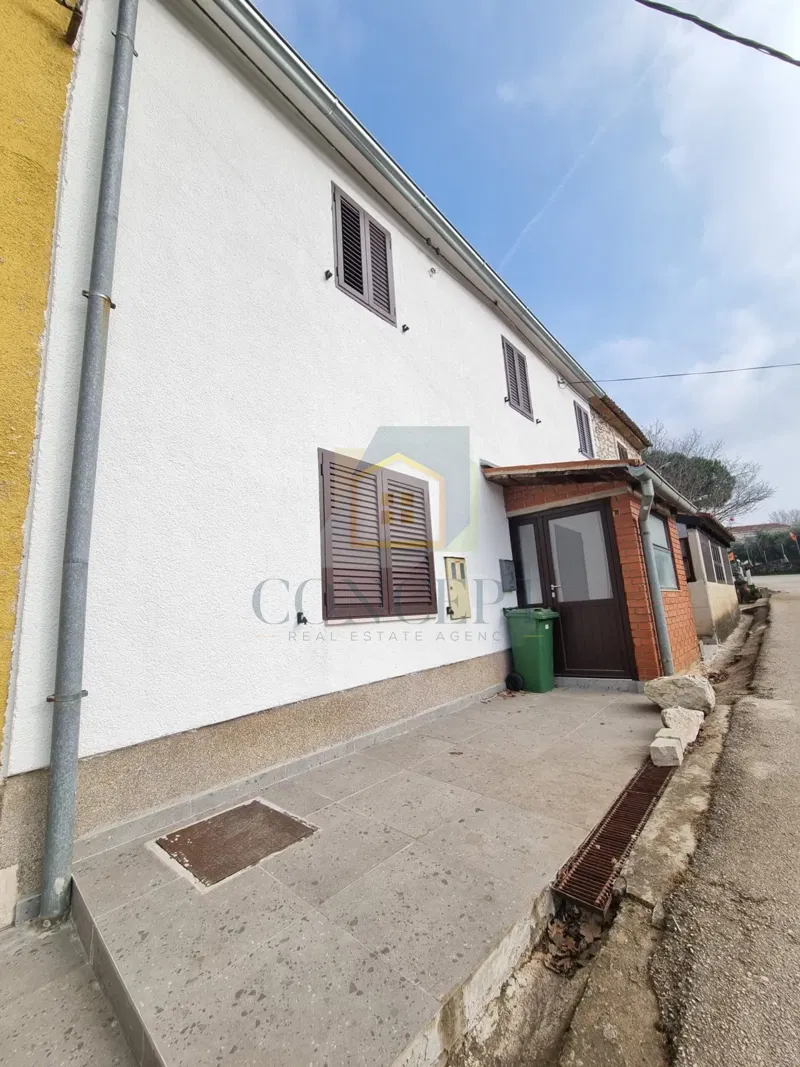 Buje, Surroundings, Authentic Stone House in a Row with Yard, 7 km from the Sea – 3