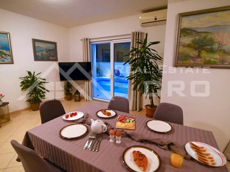 Ingatlan Čiovo – Berendezett apartman nagy medencével és külön stúdióval eladó – 3