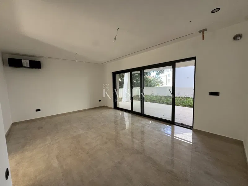 Luxusní zařízený apartmán S2 se 3 ložnicemi a velkou soukromou zahradou o rozloze 160 m² - 70 m od moře – 3
