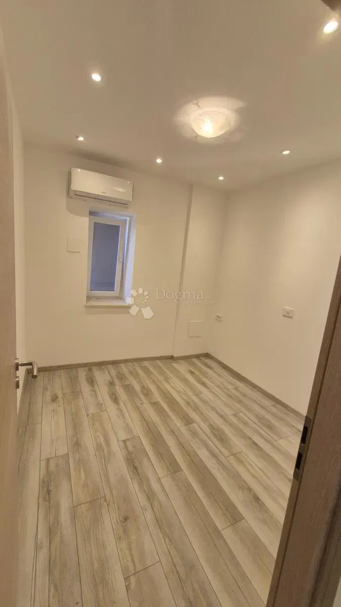 Two-bedroom apartment in the center of Pula, area 72.83 m2 – 2