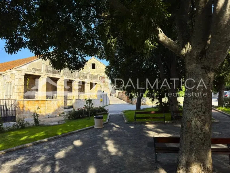 Historic stone house on Brač – exclusive investment opportunity – 2