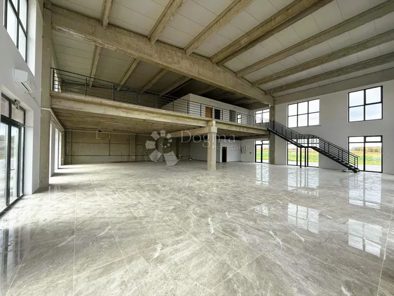 Locale commerciale Koprivnički Ivanec, 300m2 – 2