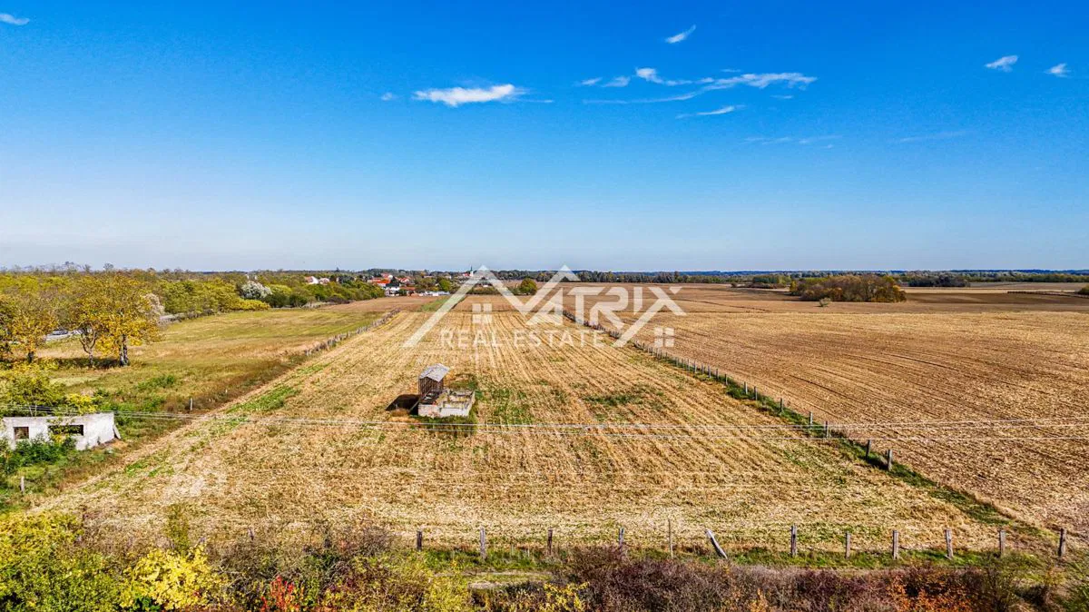 Osijek okolica, građev. zemljište 16.690 m² uz cestu