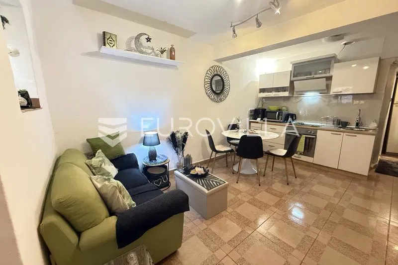 Vodnjan, Istria - Fully Renovated Stone House in Old Town with Parking, 110 m² – 2