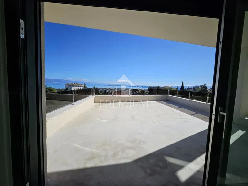 VILLA ESCLUSIVA CON PISCINA, CENTRO, VICINO AL MARE – 3