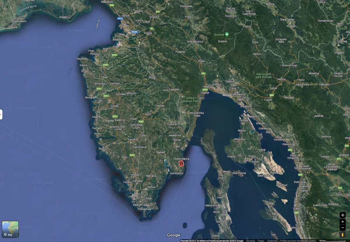 5 parcel (velikih od 1151 m2 do 1615 m2), s pogledom na morje