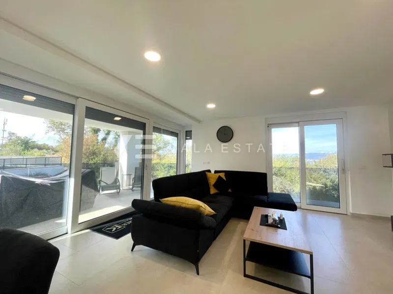 CONFORTEVOLE APPARTAMENTO CON VISTA MARE IN POSIZIONE ATTRAENTE – 3