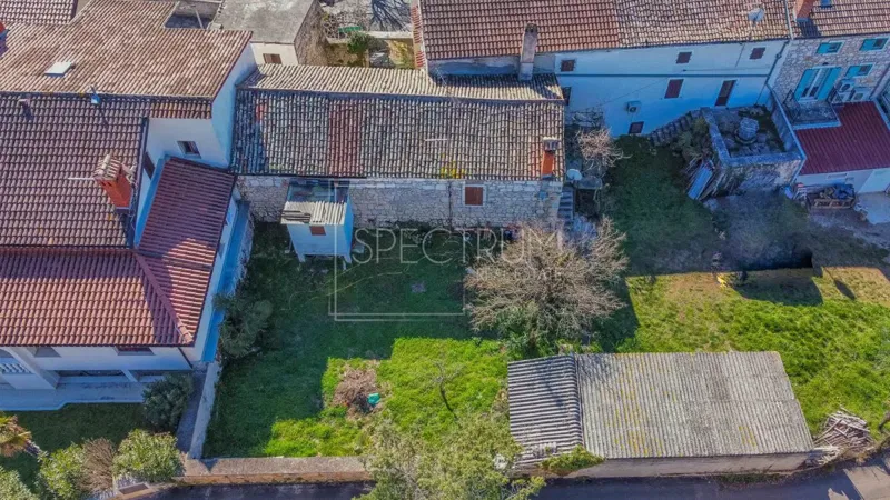 Zona Parenzo, casa in pietra con cortile – 2