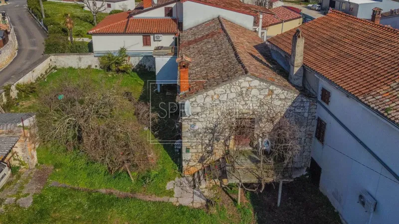Zona Parenzo, casa in pietra con cortile – 3