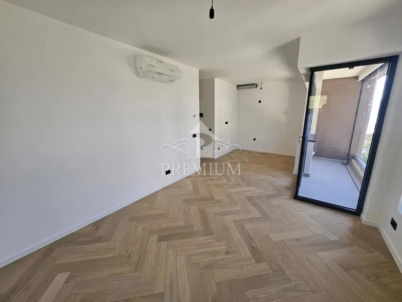 APARTMENT IN NEW BUILDING, ELEVATOR, PARKING, GARDEN – 2
