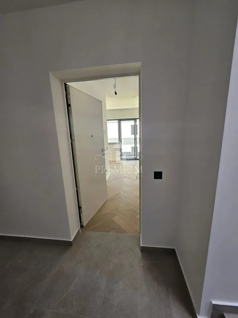 APARTMENT IN NEW BUILDING, ELEVATOR, PARKING, GARDEN – 3