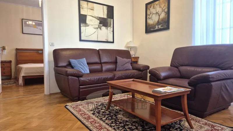 POREČ – Historic building with 4 residential units in the very center of the old town – 3