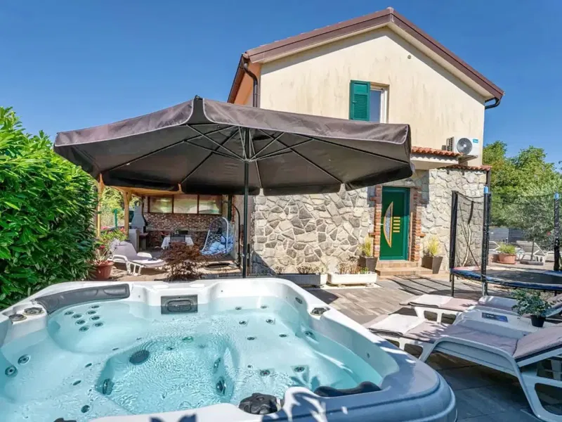 Uvala Soline, semi-detached house with pool in a quiet location! – 3