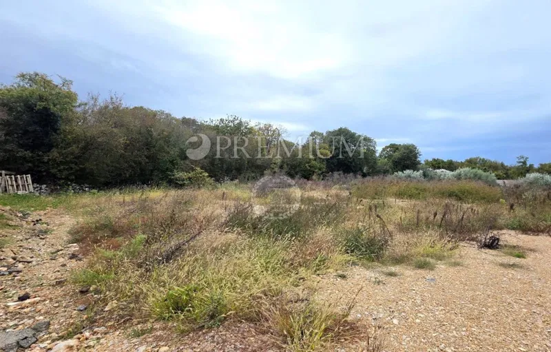 Malinska – gradbena parcela 727 m², pravilne oblike! – 2