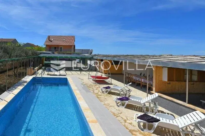 Skradin, Dubravice, kuća sa 7 apartmana i velikim bazenom, 760 m²