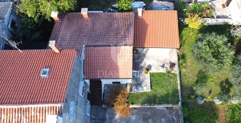 Parenzo – Casa con due appartamenti, dependance e cortile – 3