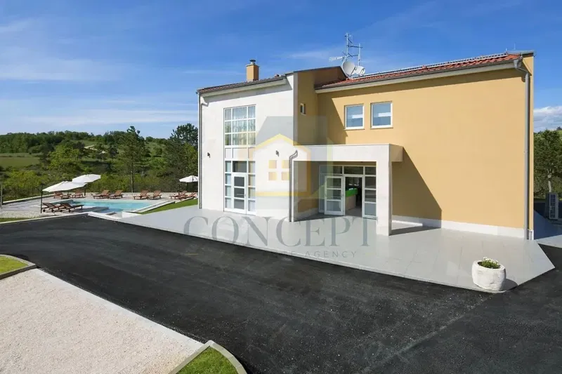 Pazin, Motovun, dintorni, Resort turistico, pensione, case e campeggio su 33.000 m2 – 2