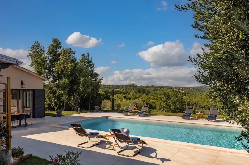 Villa con piscina immersa nella natura – 3